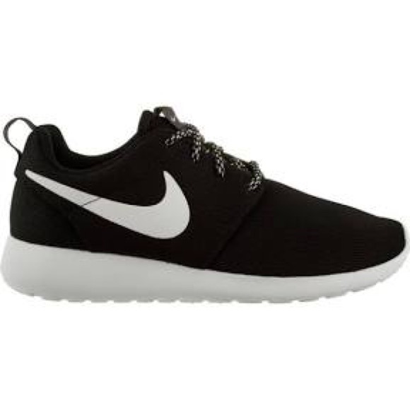 Nike Shoes - Women’s Nike Roshe One new